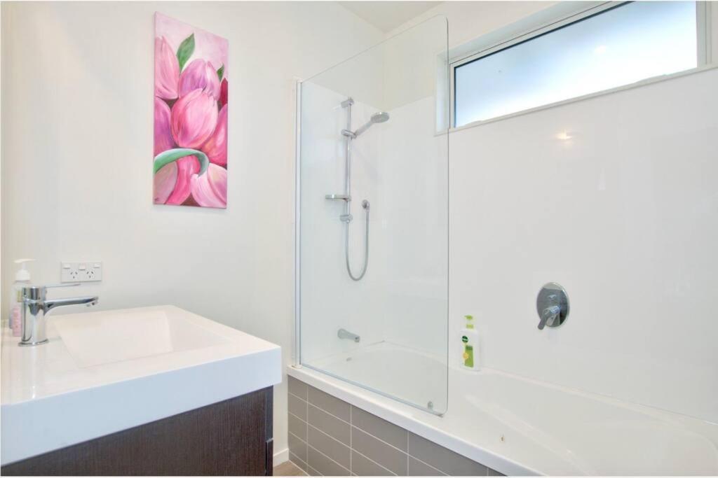 Banbury Deluxe With Spa Bath! Private Courtyard! 퀸즈타운 외부 사진