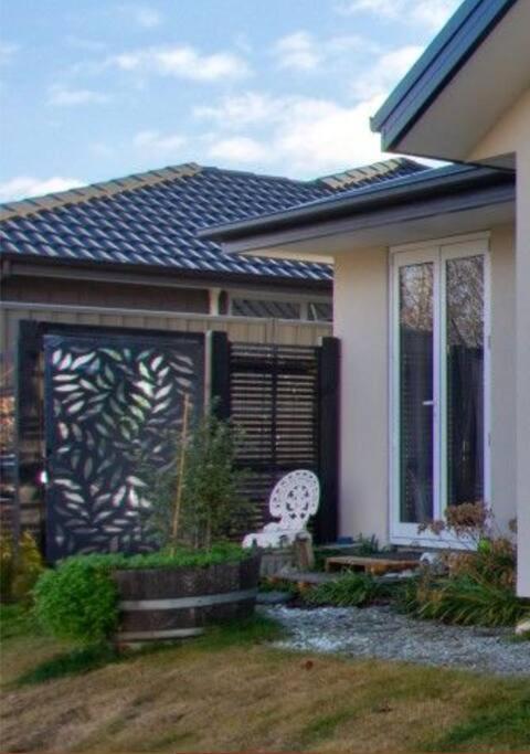 Banbury Deluxe With Spa Bath! Private Courtyard! 퀸즈타운 외부 사진
